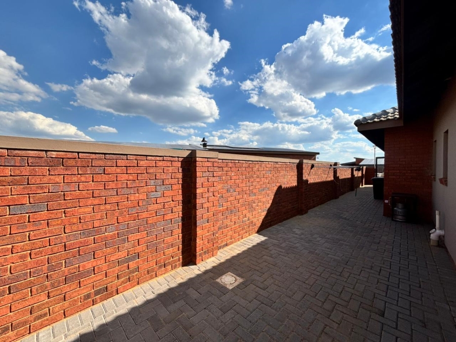 3 Bedroom Property for Sale in Van Der Hoff Park North West